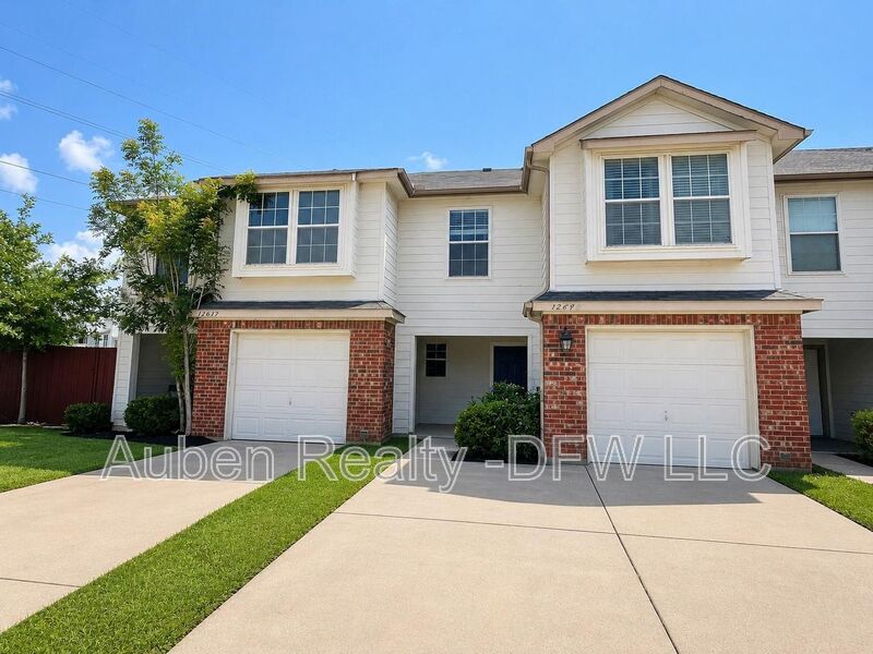 Fort Worth House: 12649 Bay Avenue