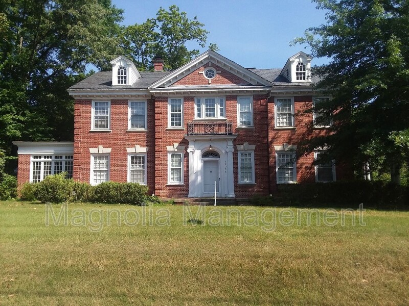 Henderson House: 1204 S. Garnett St.