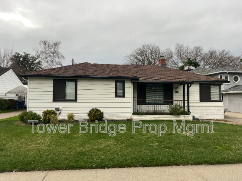 Sacramento House: 5724 Callister Ave