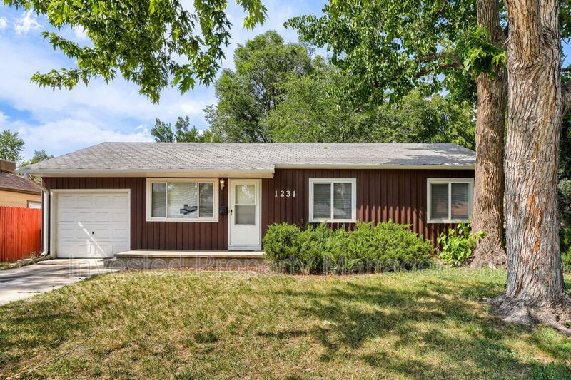 Englewood House: 1231 E Bates Parkway