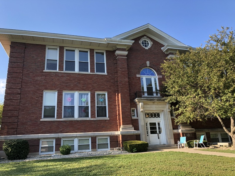 Woodstock Condo: 730 N Seminary Ave