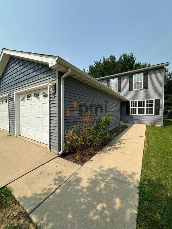 Valparaiso Townhome: 678 Dearborn Road