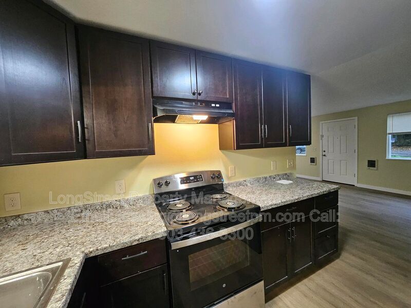 Aloha Condo: 17635 SW Blanton Street