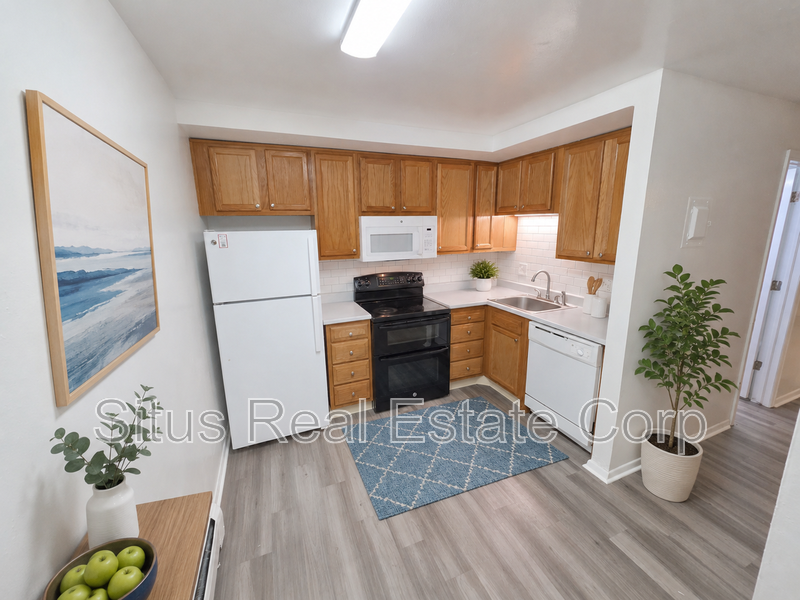Lakewood House: 1330 Zephyr St.