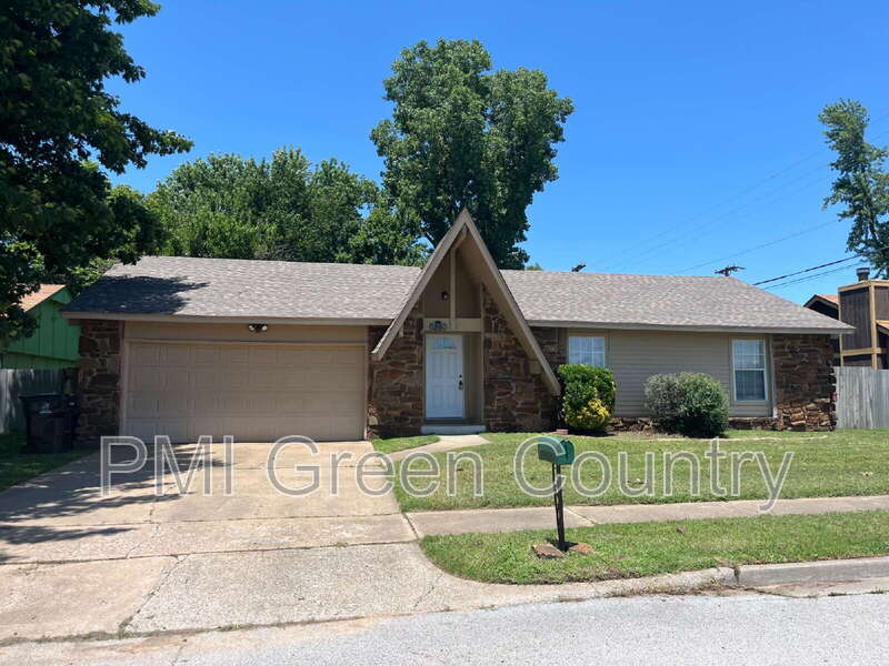 Broken Arrow House: 900 W Norman Str