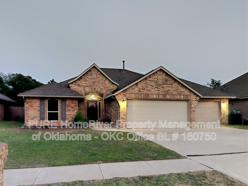 Moore House: 932 Ashwood Ln