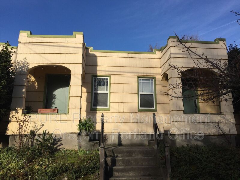 Portland Townhome: 2411 SE Madison St.