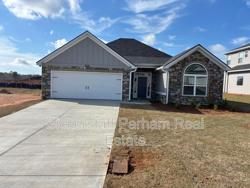 Midland House: 7382 Pine Tar Drive