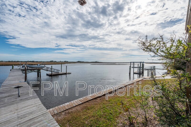 Jacksonville House: 11255 Fort George Rd