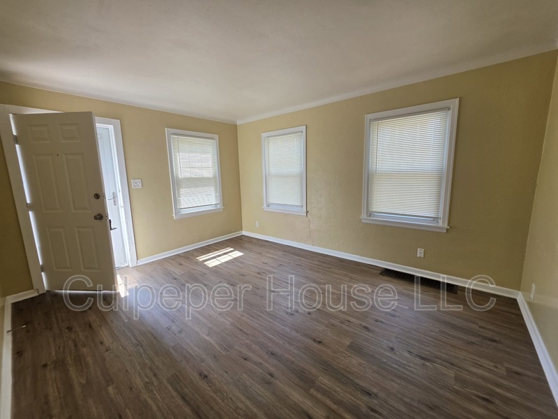Toledo House: 1030 Hawk St