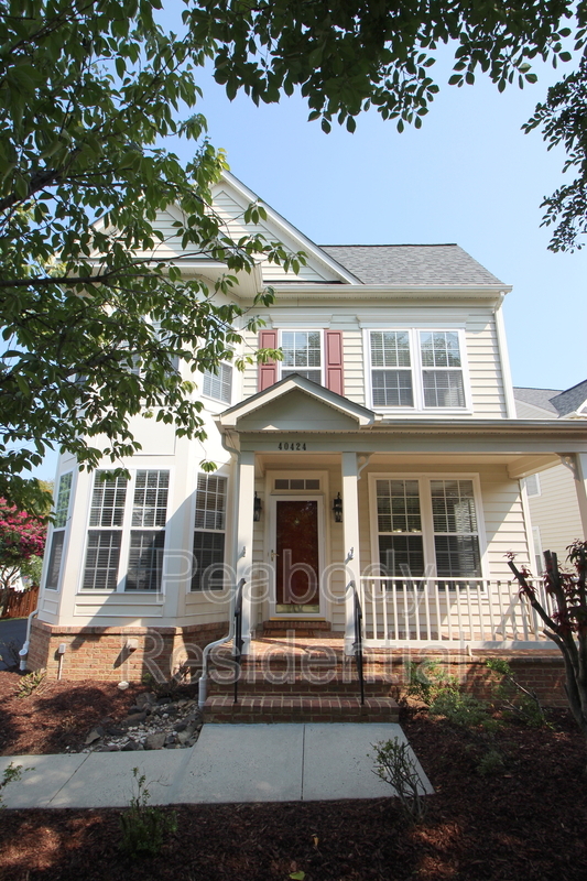 Broadlands House: 40424 Milford Dr