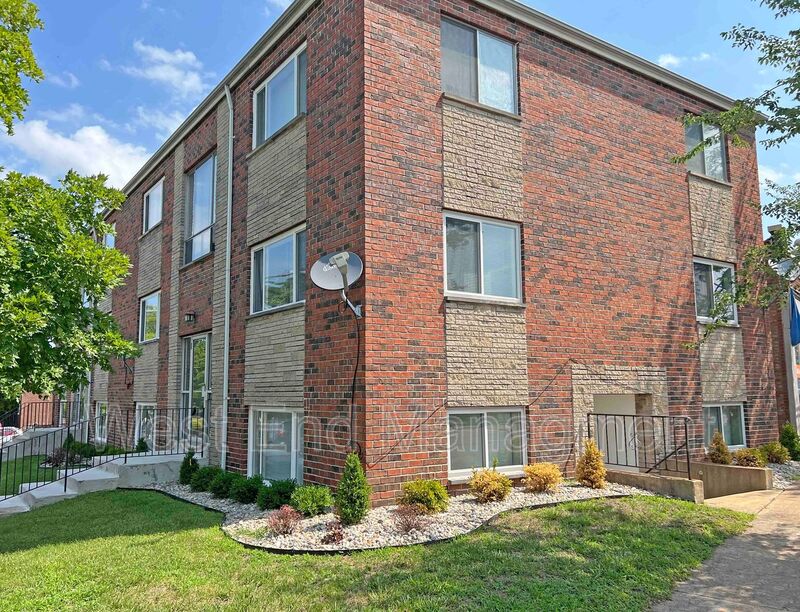 Saint Louis Condo: 5468 Cologne Ave