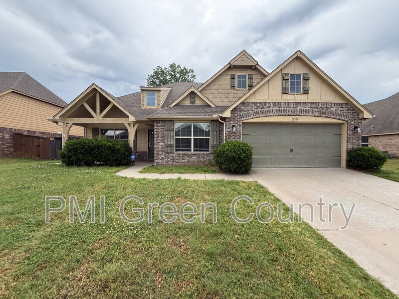 Owasso House: 10545 N 121st East Ave