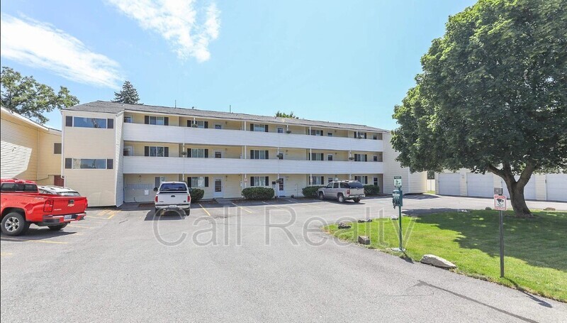 Spokane Valley Condo: 222 N Hutchinson