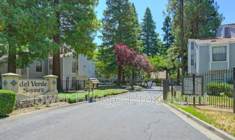 Sacramento Condo: 100 Del Verde Circle