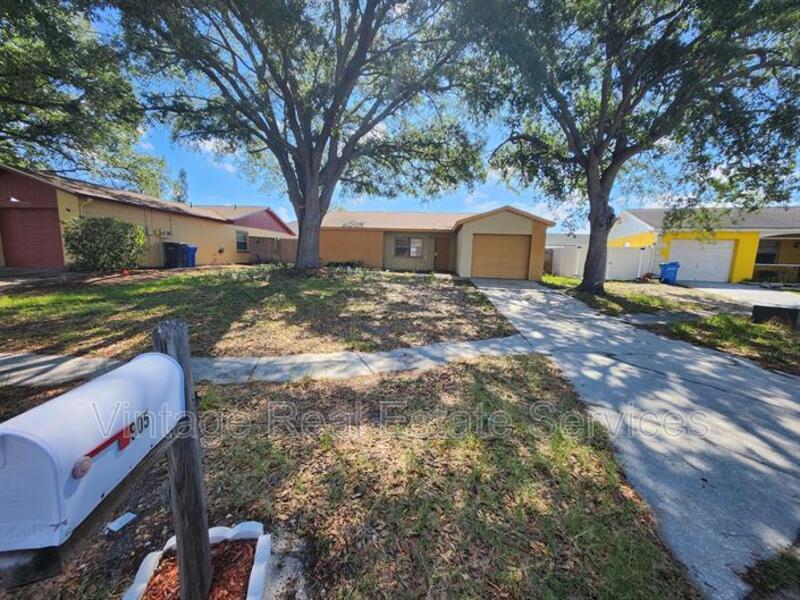 Brandon House: 905 Old Field Drive