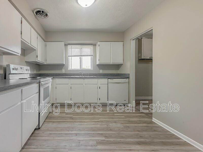 Lincoln Condo: 4717 Gladstone St