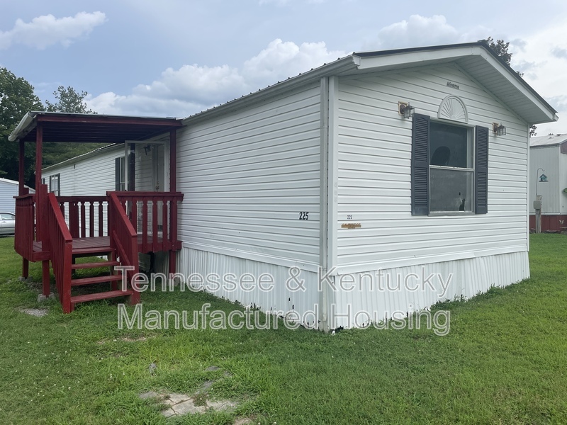 Dixon Springs House: 225 Hillsdale Estates Lane