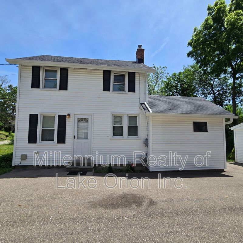 Pontiac House: 27 Sylvan Ct