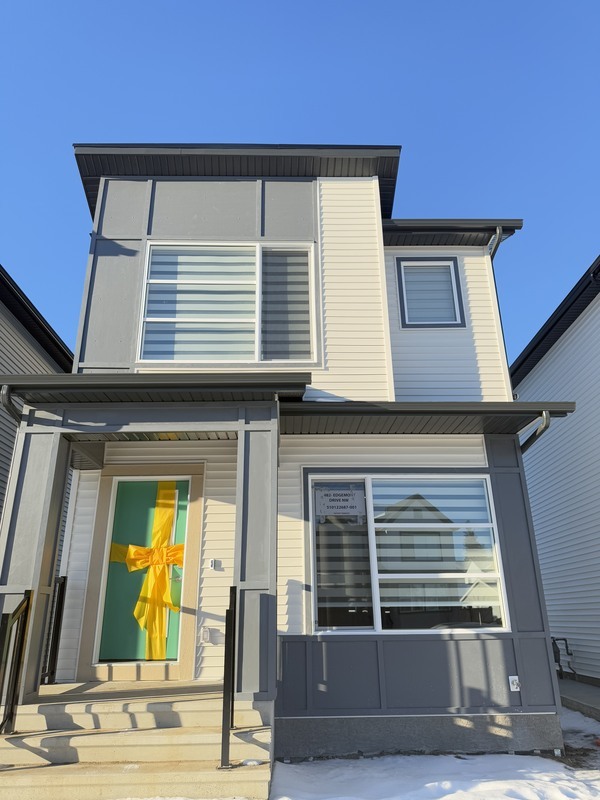 Edmonton House: 482 Edgemont Dr
