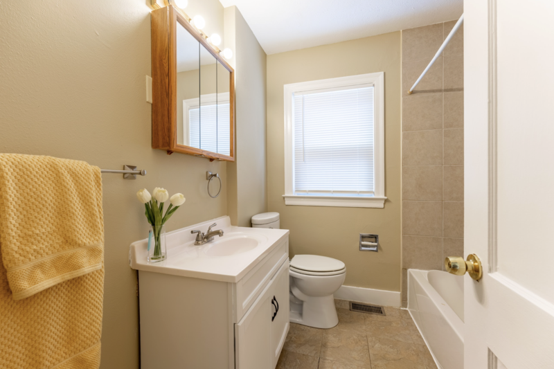 Rockford Condo: 2315 Auburn Street - 2 E