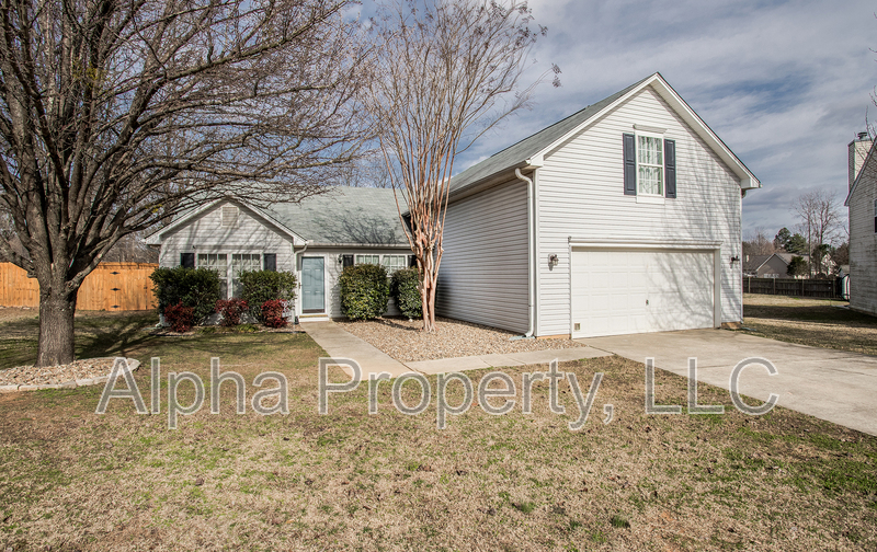 Simpsonville House: 15 Avalon Ct