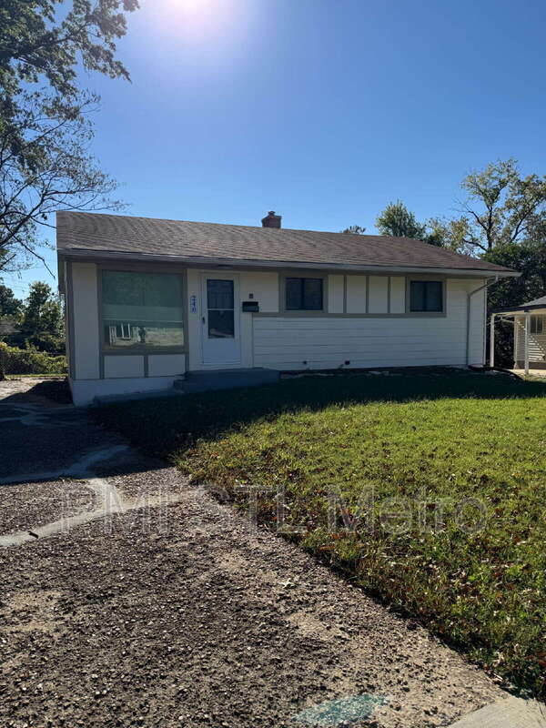 St. Louis House: 240 Mcalpine Drive