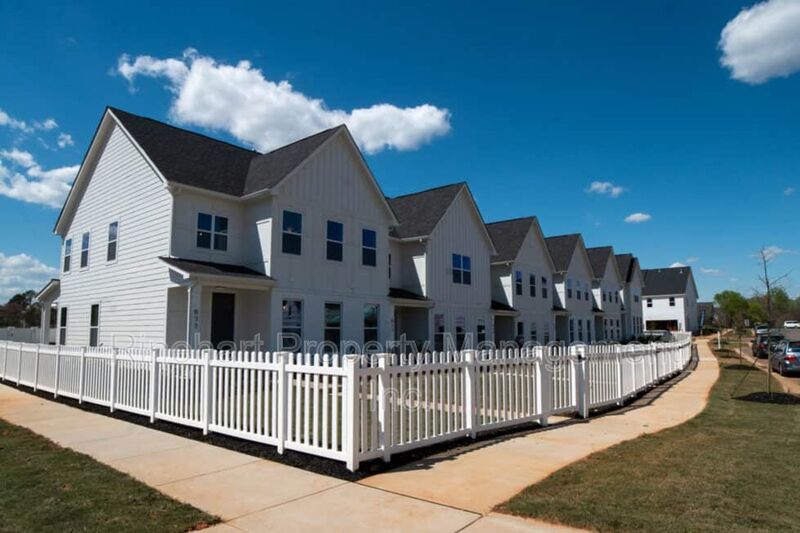 Rock Hill House: 660 Melville Dr.