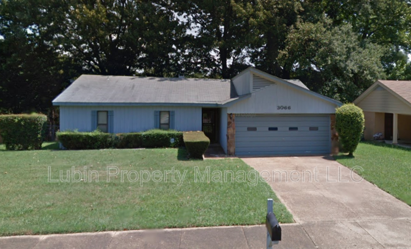 Memphis House: 3066 Water Oak Dr