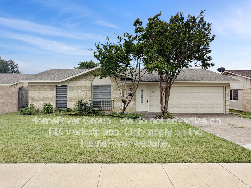 Carrollton House: 2106 Austin Dr