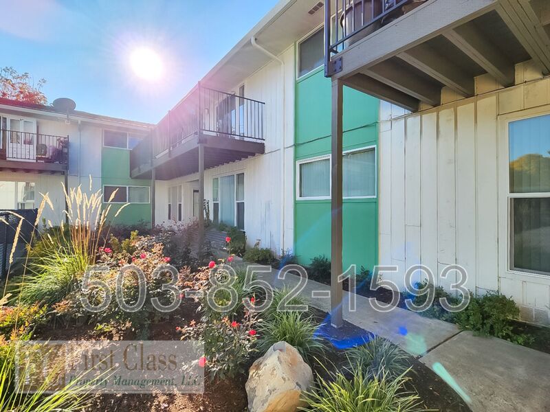 PORTLAND Condo: 8860 SW CASHMUR LN