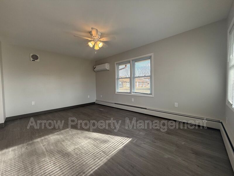 Hamburg House: 407 H Street-23