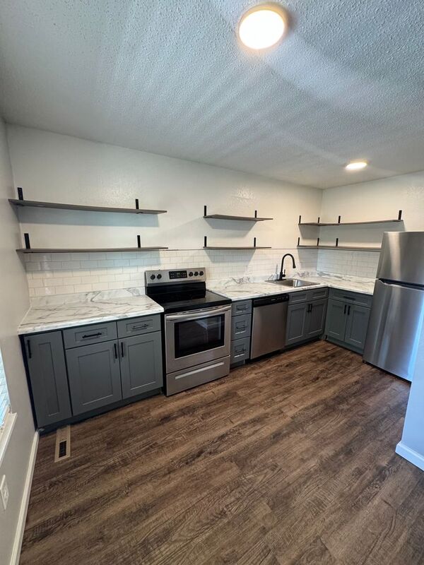 Springfield Condo: 1138 E Walnut St