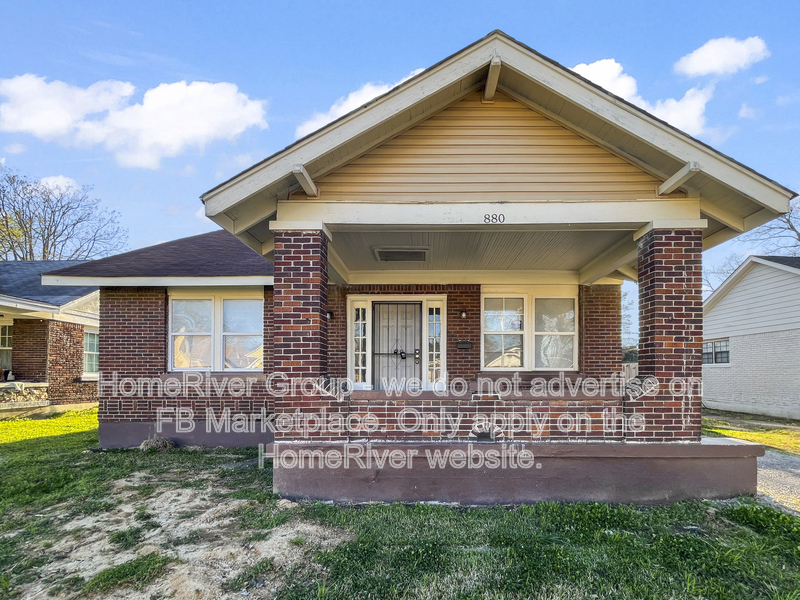 Memphis House: 880 N Watkins St