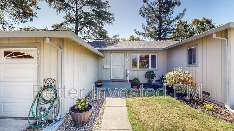 Santa Rosa House: 1824 Midway Dr