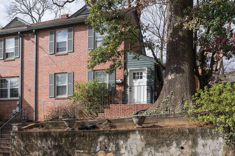 Atlanta House: 876 Argonne Avenue