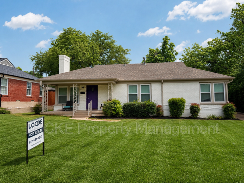 Fort Worth House: 3528 Rogers Ave