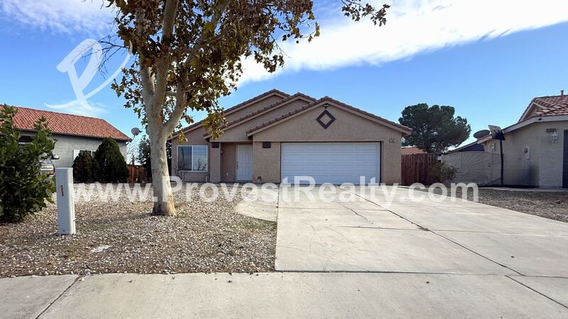 Adelanto House: 11085 Live Oak Ln