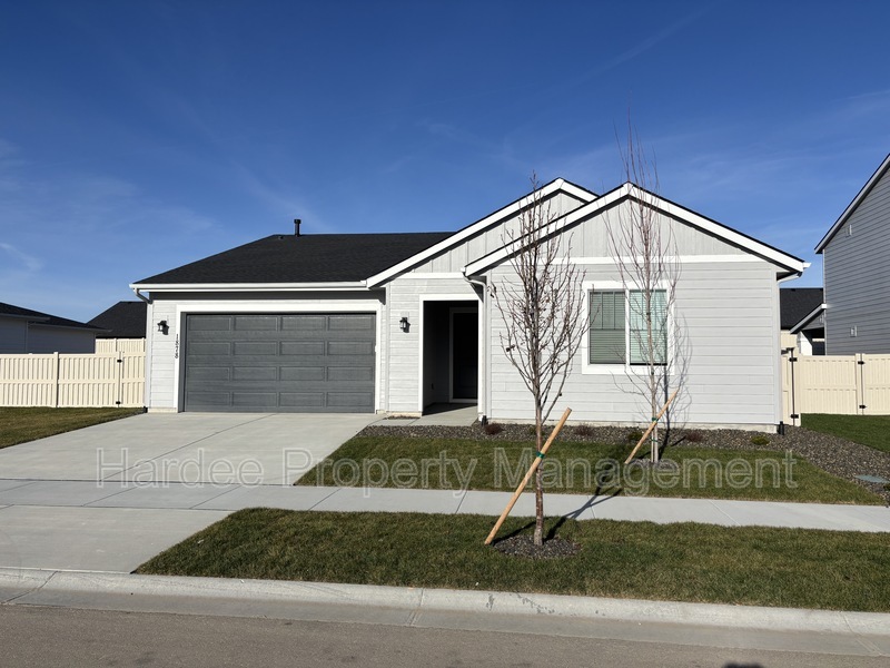 Middleton House: 1878 W Blue Lightning St