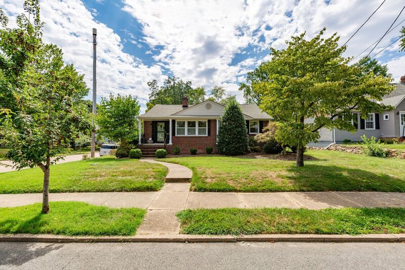 Fredericksburg House: 1200 Stafford Ave