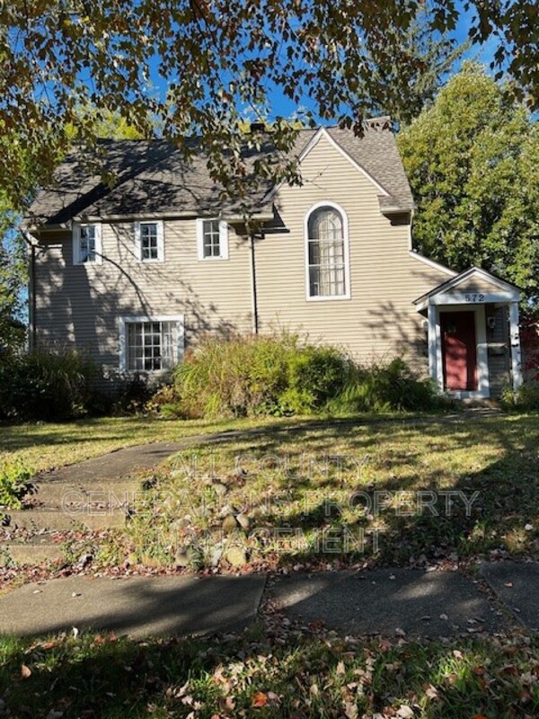 Akron House: 572 Sunset View Dr.