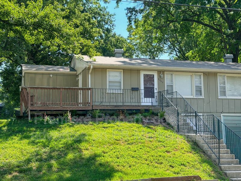 Independence Townhome: 2503 S Vermont Ave