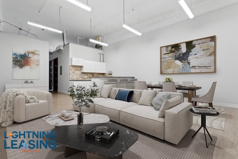 Los Angeles Condo: 3751 S Hill St