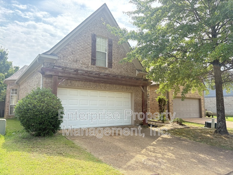 Memphis House: 5236 Laurelhome