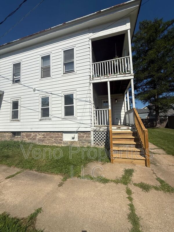 Saratoga Springs House: 2-4 Rusell St