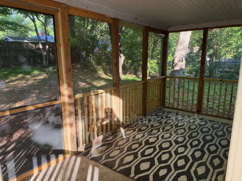 Durham House: 1801 Forest Rd