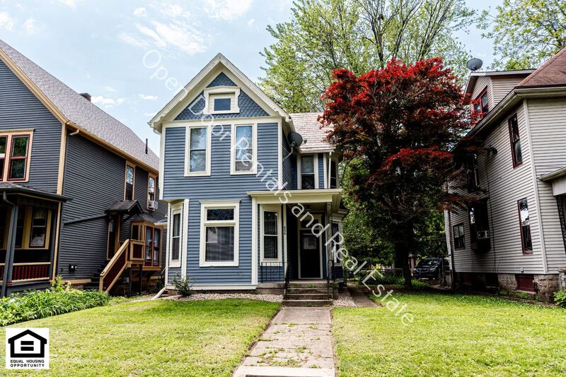 Fort Wayne House: 846 1/2 Columbia Ave