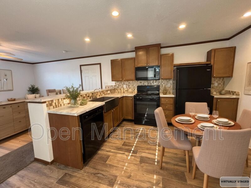 Bismarck House: 700 S 12th St