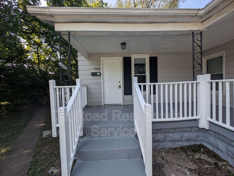 Middletown House: 1406 Calumet Avenue