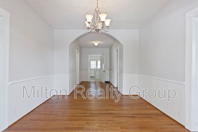 Lillington House: 106 W Ivey St.